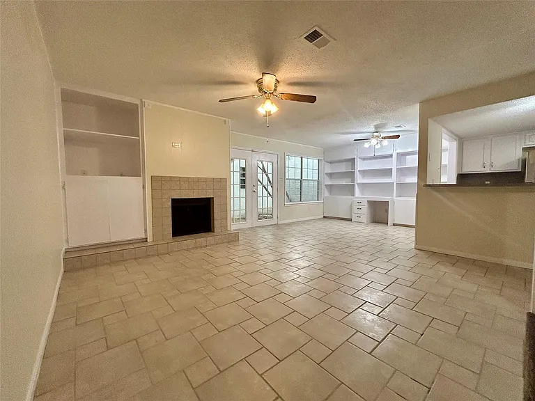 2456 Country Club Dr — Photo 8
