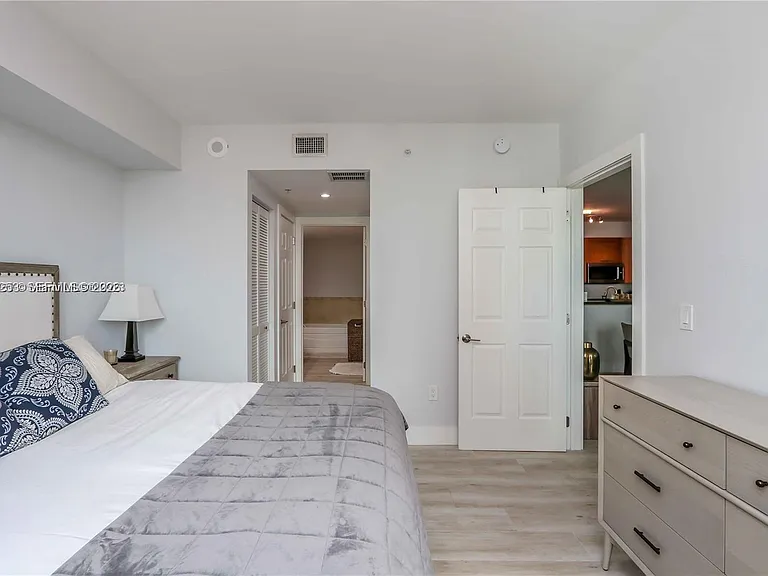 1300 Ponce De Leon Blvd #500 — Photo 9