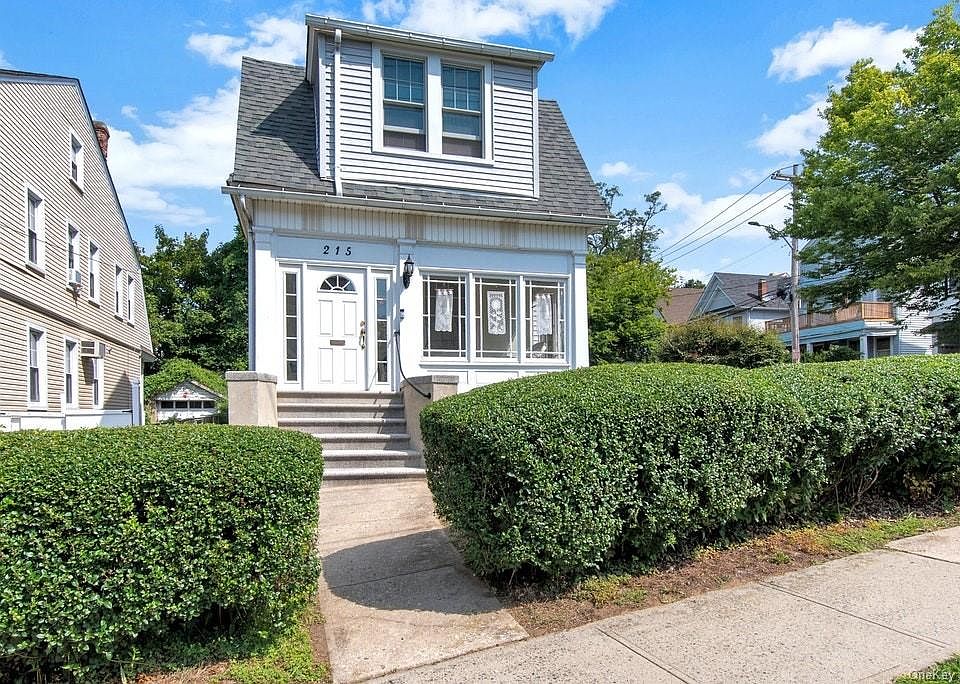 1st image of 215 Roberts Ave