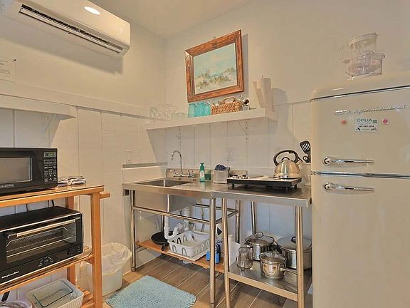 4th image of 153 Beach Rd #1