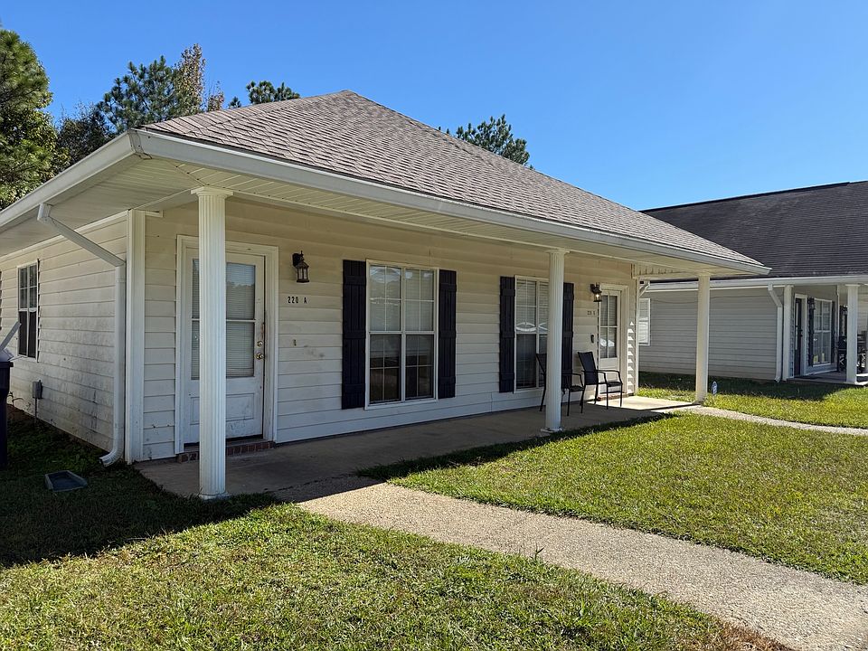1st image of 220 Hawthorne Dr #A