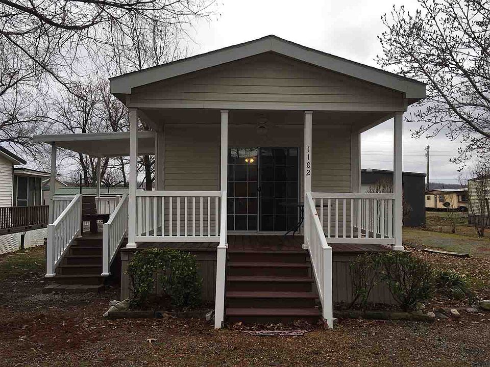 1st image of 1102 Lake Dr