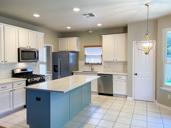 2nd image of 404 Keenland Dr