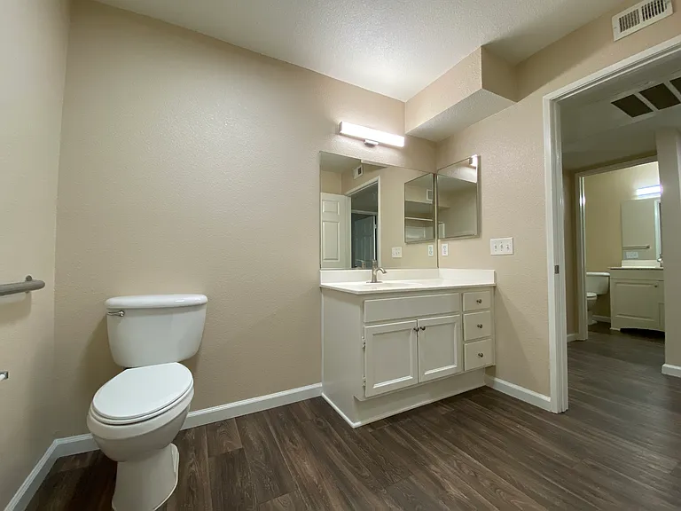 Sunny Creek Apartments — Photo 7