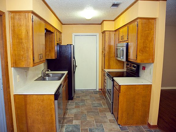 2nd image of 907 S Avenue K