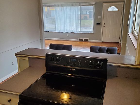 5th image of 1022 Hollytree Dr
