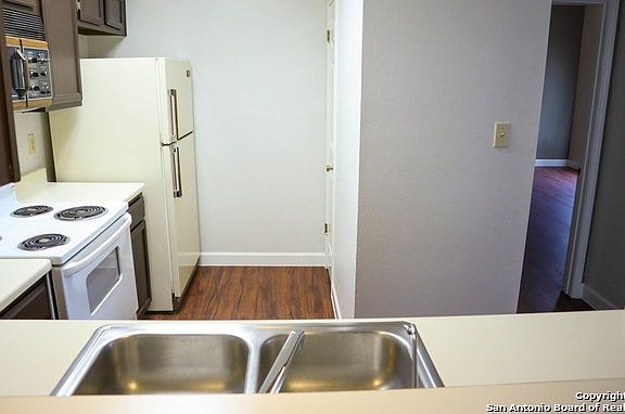 4th image of 11839 Parliament St APT 922