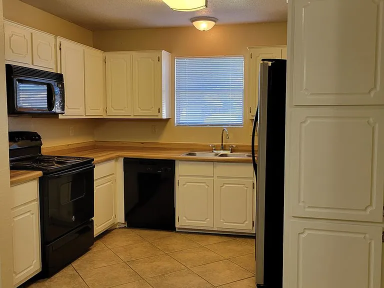 2206 Coach Dr — Photo 6