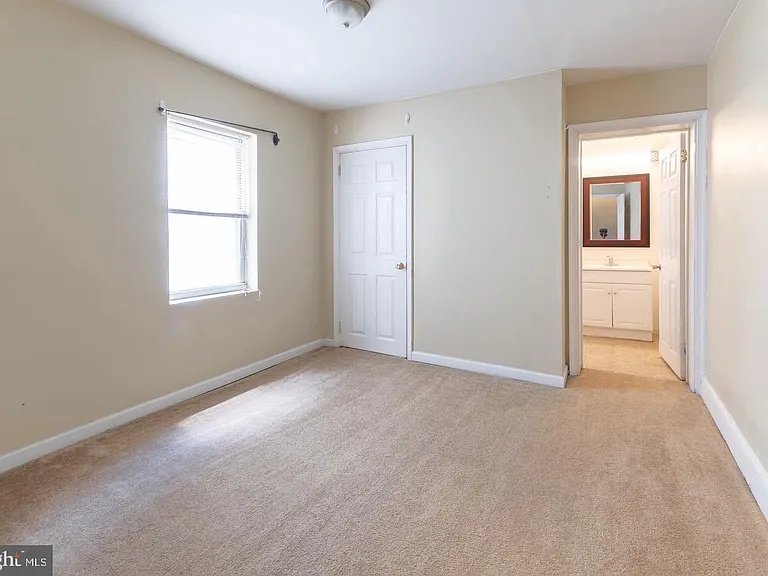928 S 18th St — Photo 32