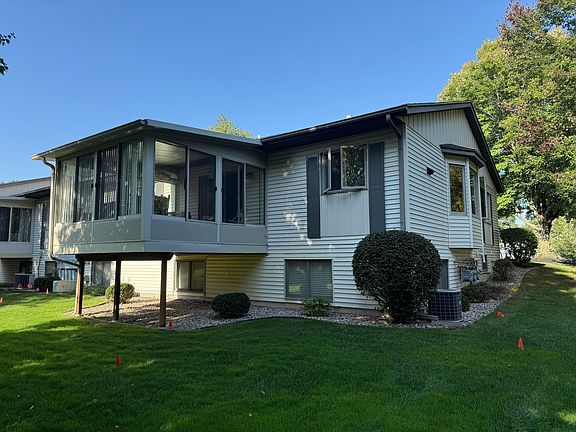 2nd image of 6525 Leisure Creek Dr SE