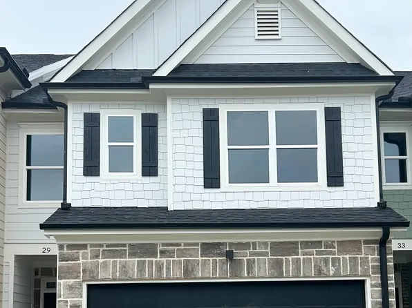 29 Crest Dr, Hartwell, GA 30643