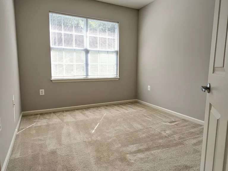 105 Conover Ter — Photo 8