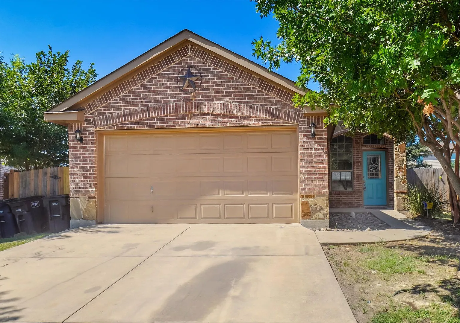 Beautiful Home in Twin Mills close to Bailey Boswell - Eagle Mountain ISD — Photo 1