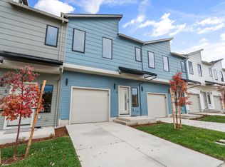2028 Sunset Dr #4, Medford, OR 97501