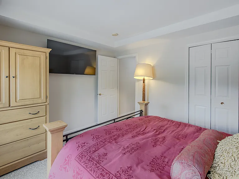300 Stratford Ln #300 — Photo 24