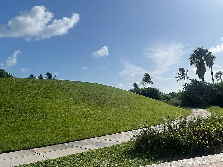 100 S Pointe Dr #2018 — Photo 20