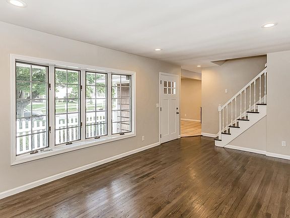 4th image of 1228 Lakeshore Dr