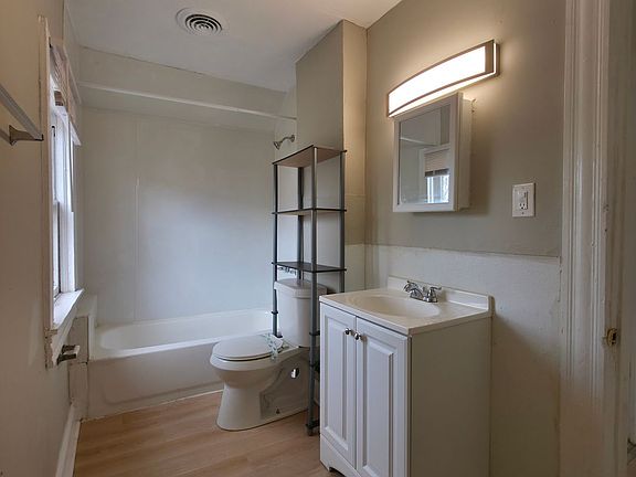 5th image of 1974 W 93rd St