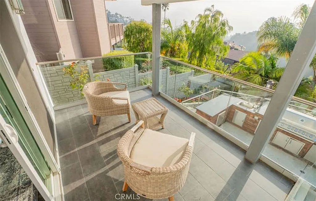 3 bed, 2504 sqft, $10,000 — Photo 2