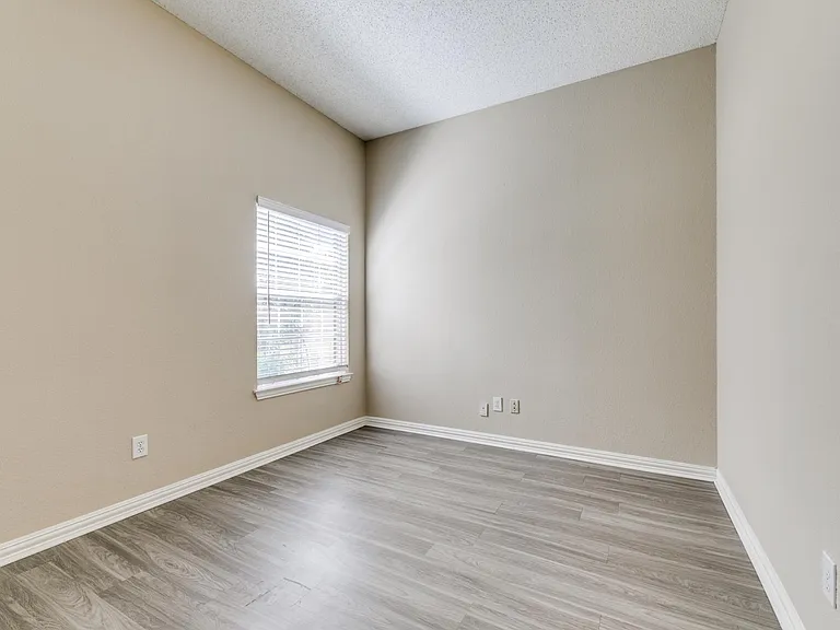 7309 Cody Ct — Photo 6