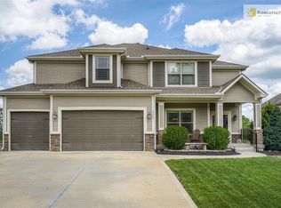 4033 SW Benziger Dr, Lees Summit, MO 64082