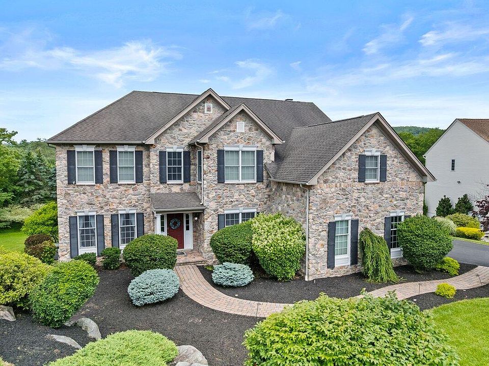 1st image of 107 Pebble Beach Ct