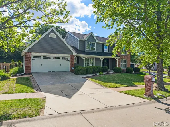 2902 Piney Pointe Dr, Saint Louis, MO 63129