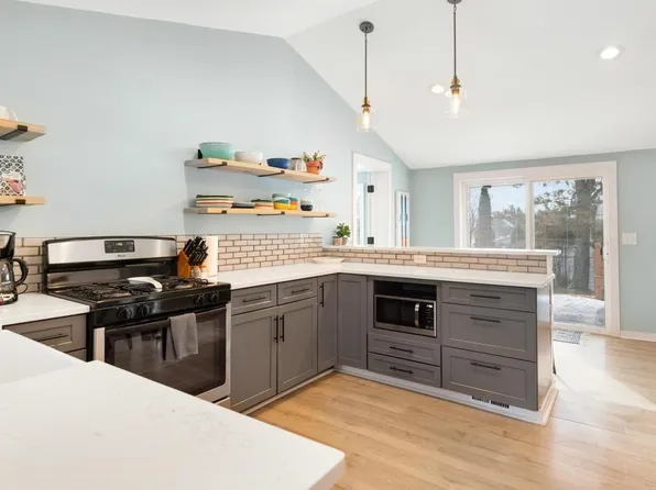 925 Charlevoix St, Boyne City, MI 49712