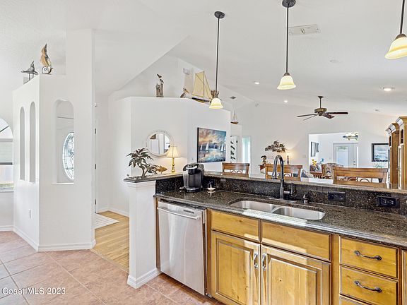5th image of 212 Fillmore Ave