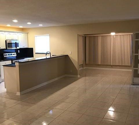 OPEN FLOOR PLAN