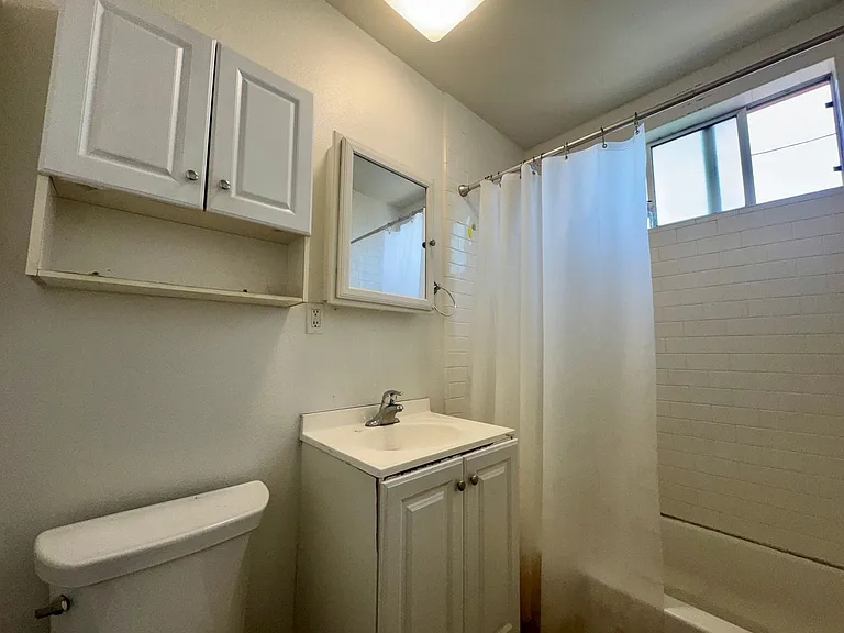 540 N Madison Ave #4 — Photo 5