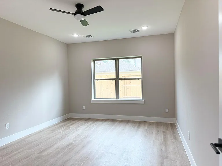 2615 Liguria Ln — Photo 12