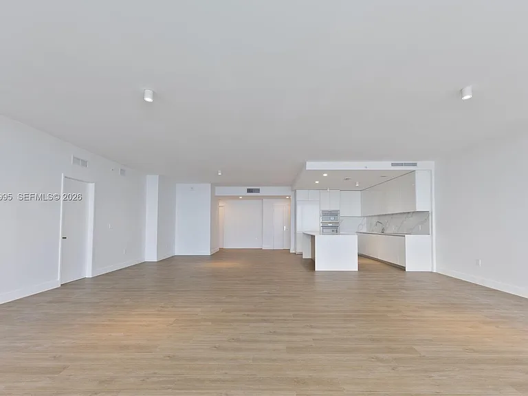 700 NE 24th St #5402 — Photo 10