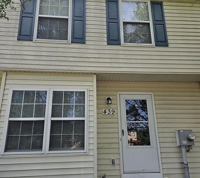 1st image of 439 Ridgefield Ave