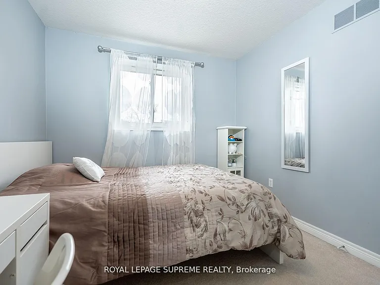 31 1/2 Thorold Rd E — Photo 23