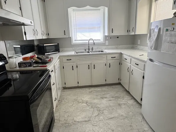 202 Oliver St, Selma, NC 27576