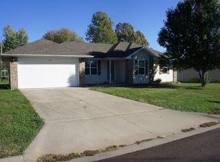 121 E Nola St, Clever, MO 65631