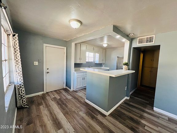 4th image of 14 N HORNE Street