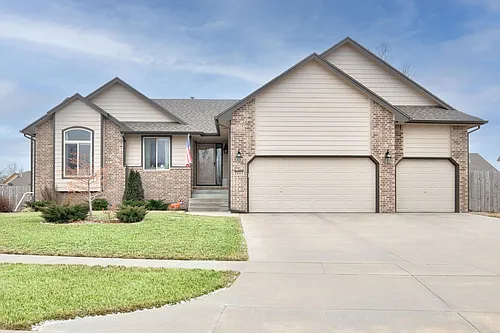 2101 N Walnut Creek Dr Photo 1