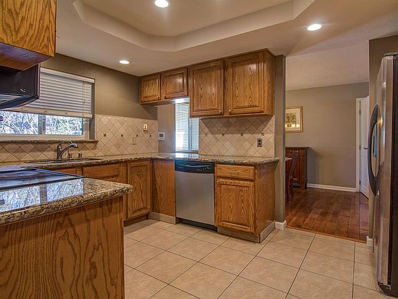 5th image of 4122 Thistledown Dr