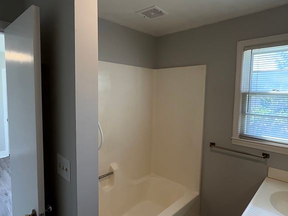 5th image of 212 N Caswell St