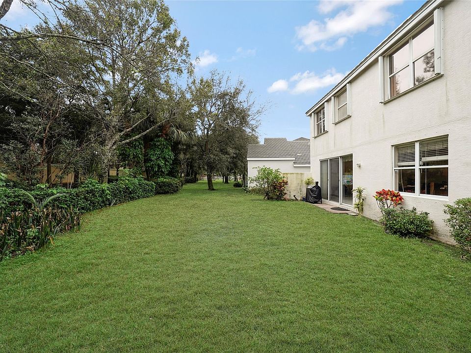 1st image of 126 Lancaster Way