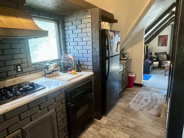 2959 N Oakland Ave — Photo 6
