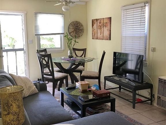 3rd image of 22136 Del Valle St