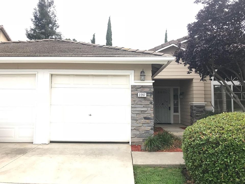 1st image of 2207 E Lester Ave