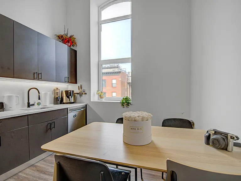 186 N 6th St #401 — Photo 2