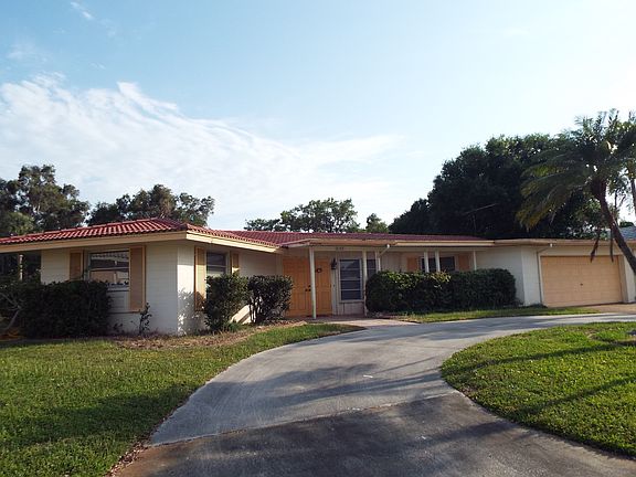 5th image of 3147 Village Green Dr