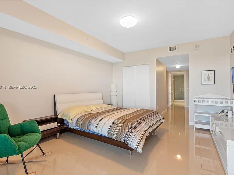 488 NE 18th St #908 — Photo 30