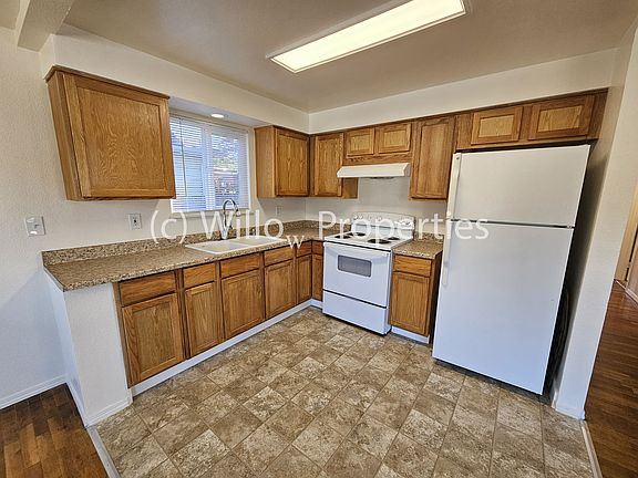 4th image of 2528 S Sheridan Ave