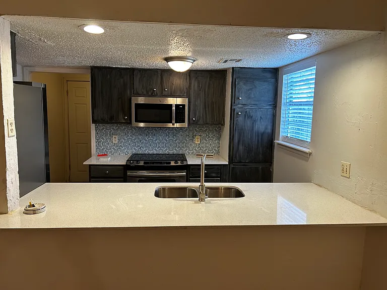 1100 SW 77th Pl — Photo 6